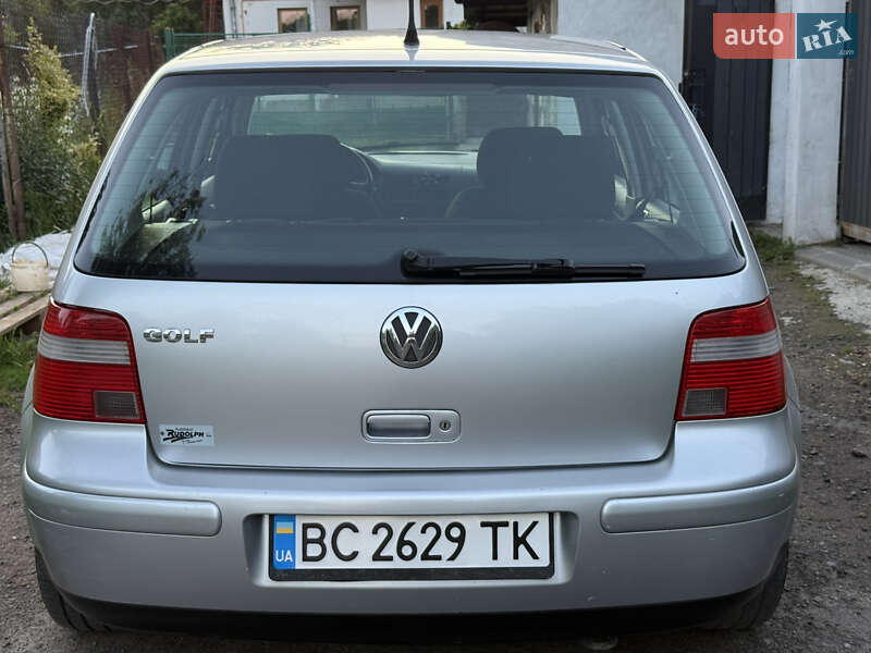 Хэтчбек Volkswagen Golf 2003 в Львове