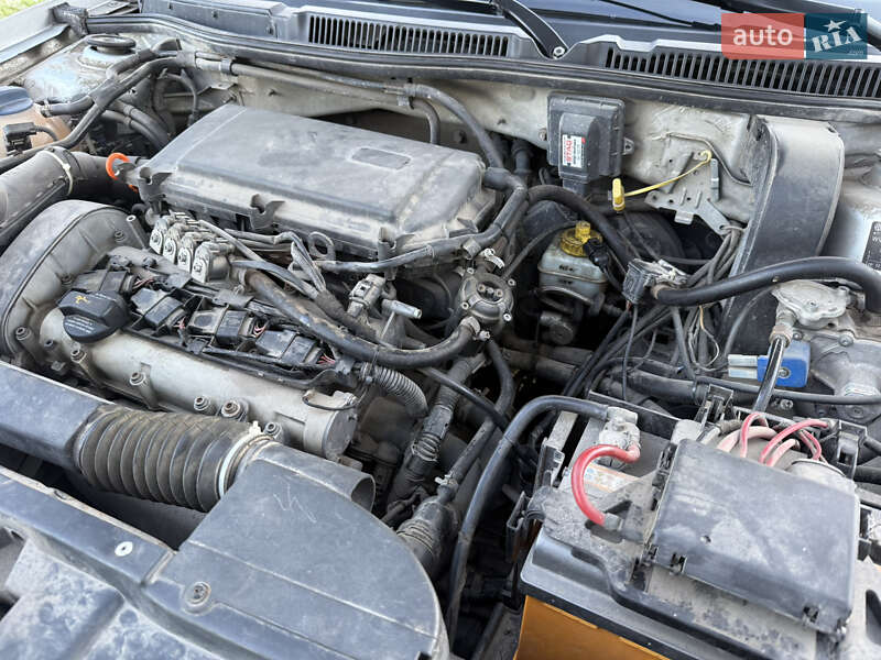 Хэтчбек Volkswagen Golf 2003 в Львове