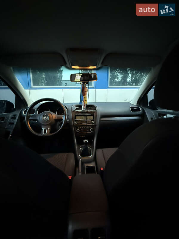 Хэтчбек Volkswagen Golf 2010 в Киеве