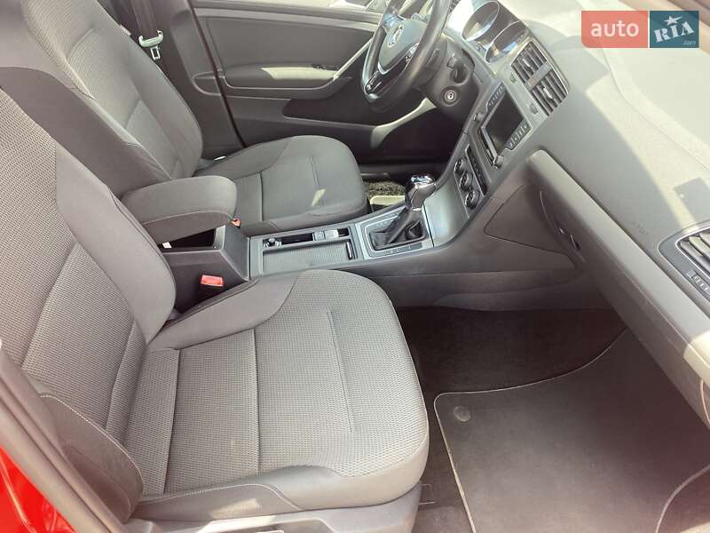 Универсал Volkswagen Golf 2015 в Киеве