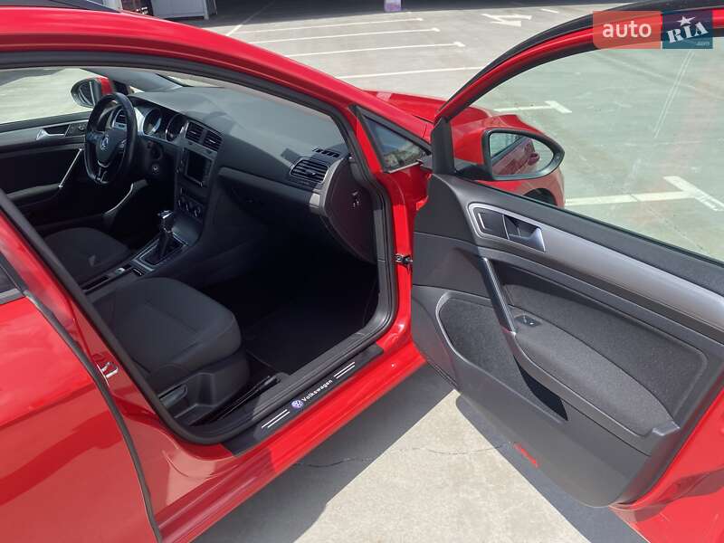 Универсал Volkswagen Golf 2015 в Киеве