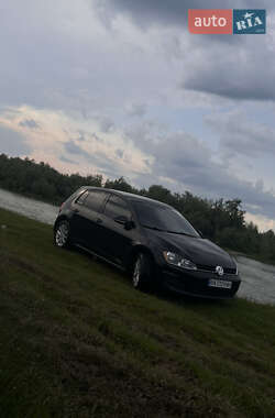 Хэтчбек Volkswagen Golf 2015 в Черновцах