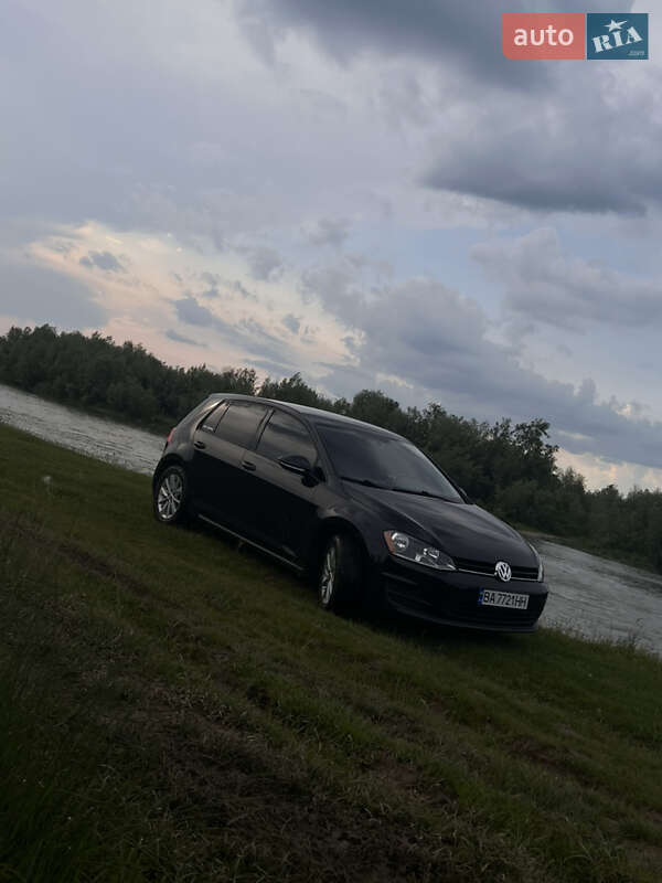 Хетчбек Volkswagen Golf 2015 в Чернівцях