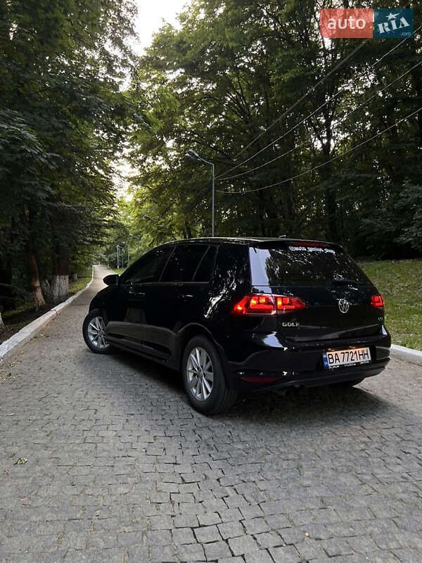 Хетчбек Volkswagen Golf 2015 в Чернівцях