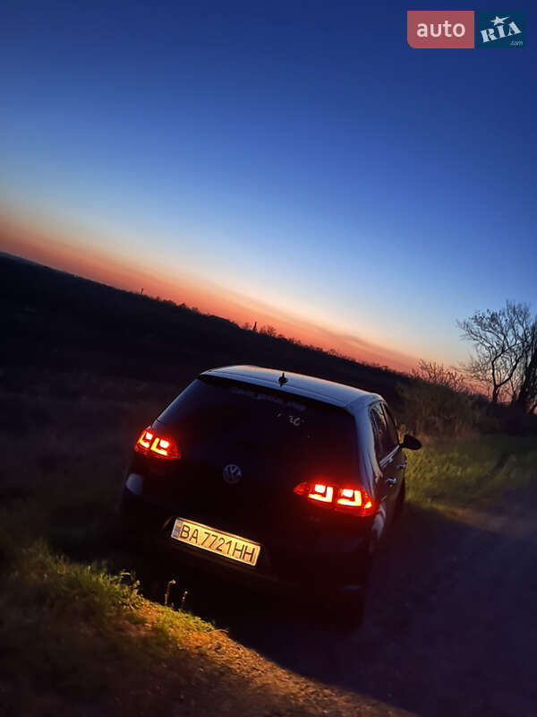 Хетчбек Volkswagen Golf 2015 в Чернівцях