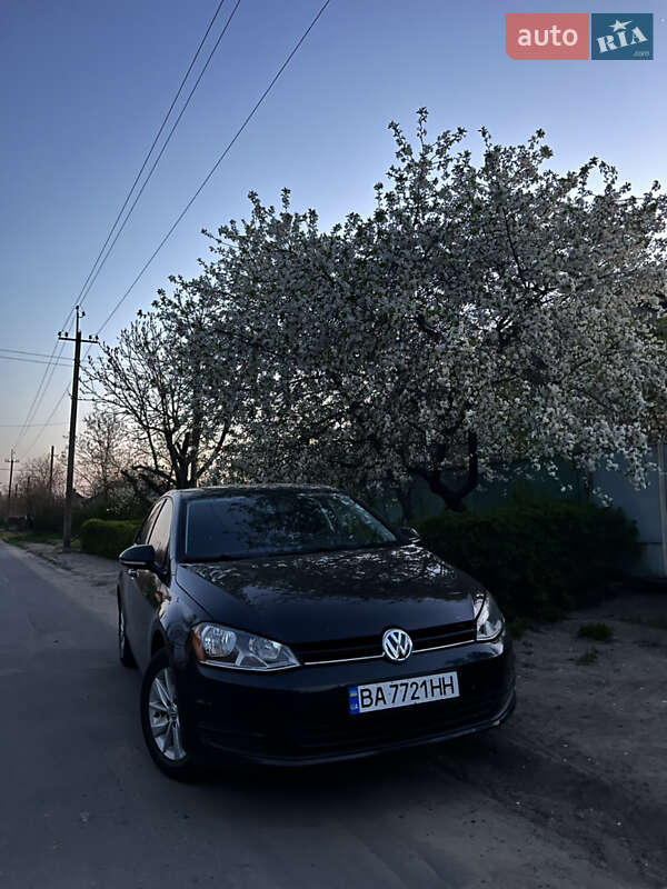Хетчбек Volkswagen Golf 2015 в Чернівцях