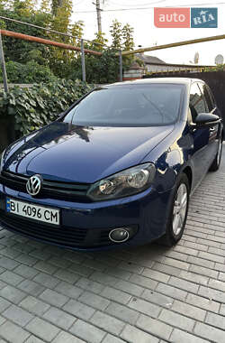 Хетчбек Volkswagen Golf 2012 в 