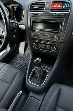 Хетчбек Volkswagen Golf 2012 в 