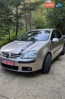 Хэтчбек Volkswagen Golf 2004 в Бродах