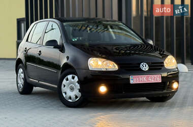 Хетчбек Volkswagen Golf 2006 в Чернівцях
