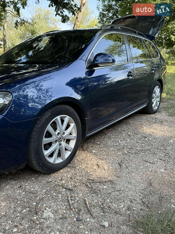 Універсал Volkswagen Golf 2010 в Ямполі