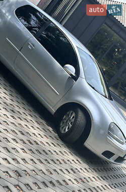 Хэтчбек Volkswagen Golf 2003 в 