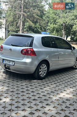 Хэтчбек Volkswagen Golf 2003 в 