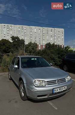 Хэтчбек Volkswagen Golf 2001 в Киеве