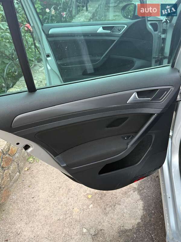 Універсал Volkswagen Golf 2014 в Хмільнику