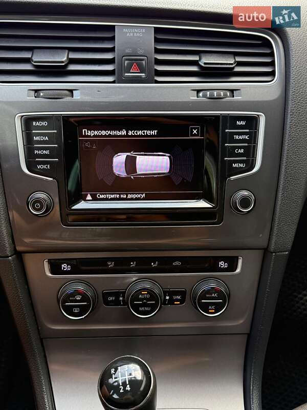 Універсал Volkswagen Golf 2014 в Хмільнику