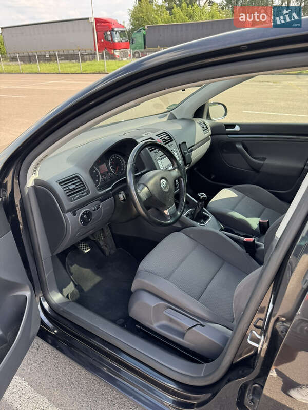 Хэтчбек Volkswagen Golf 2008 в Ковеле