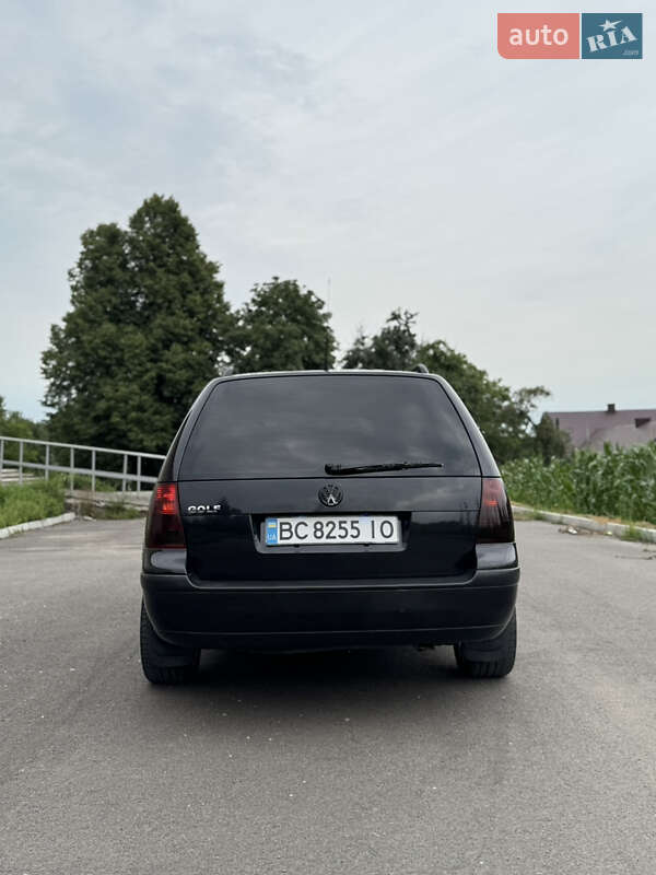 Универсал Volkswagen Golf 2001 в Новояворовске