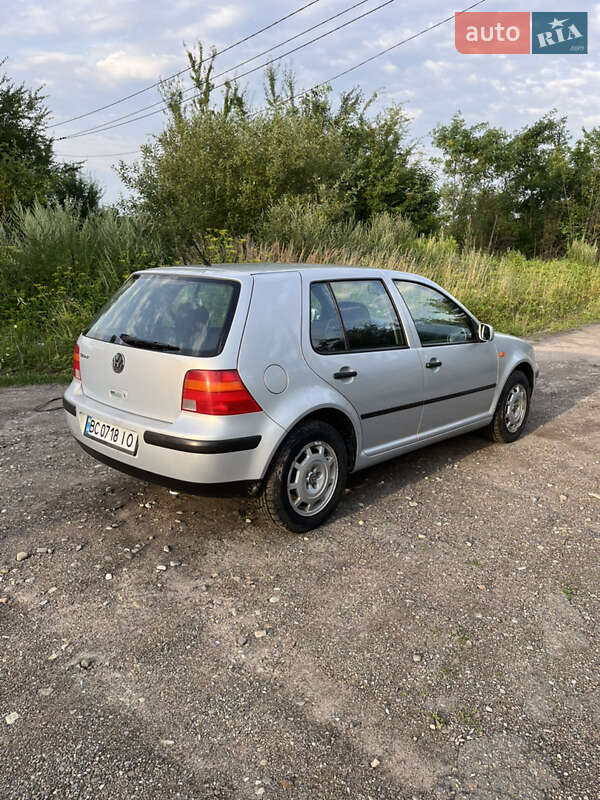 Хэтчбек Volkswagen Golf 1998 в Городке