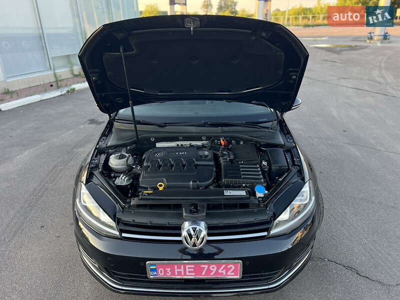 Универсал Volkswagen Golf 2014 в Ровно