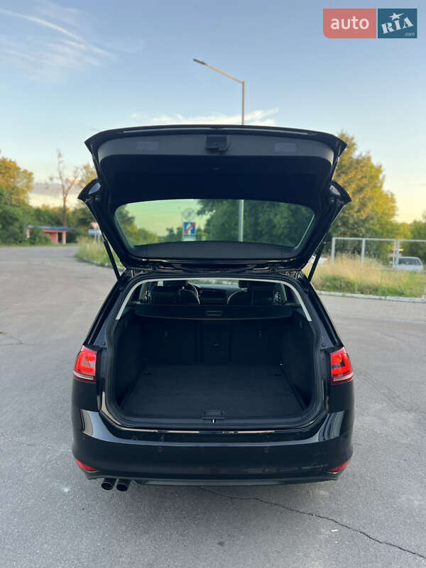 Универсал Volkswagen Golf 2014 в Ровно