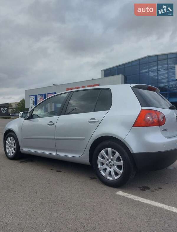 Хетчбек Volkswagen Golf 2005 в Ковелі