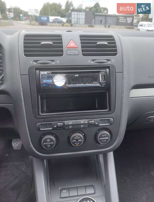 Хетчбек Volkswagen Golf 2005 в Ковелі