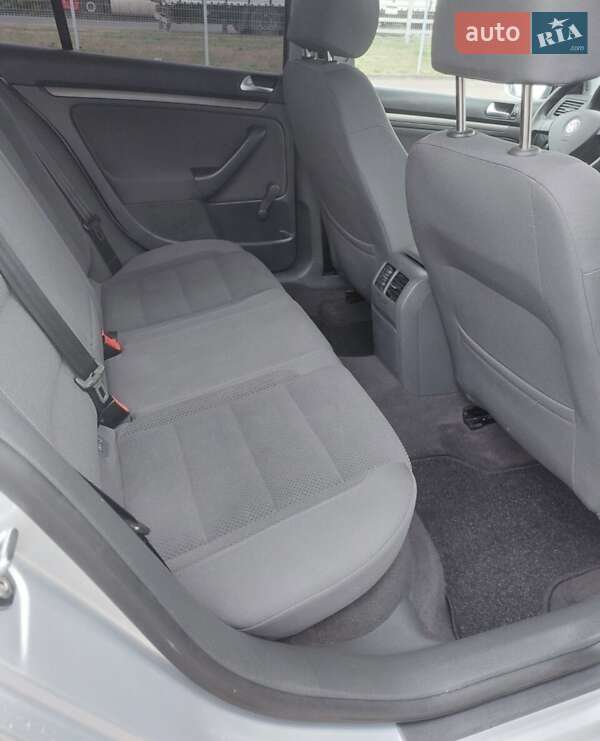 Хетчбек Volkswagen Golf 2005 в Ковелі