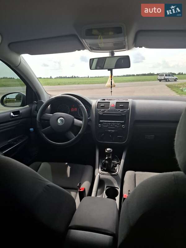 Хетчбек Volkswagen Golf 2005 в Конотопі