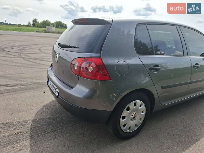 Хетчбек Volkswagen Golf 2005 в Конотопі