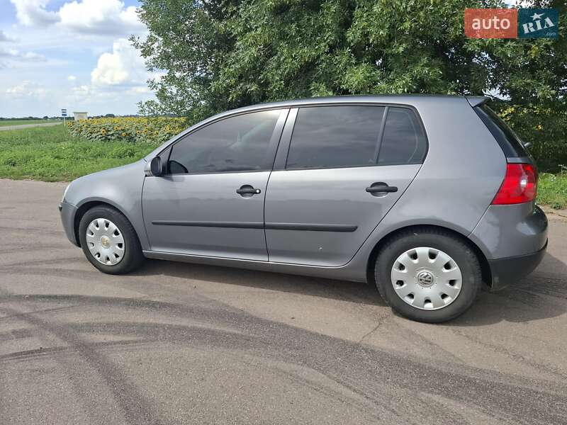 Хетчбек Volkswagen Golf 2005 в Конотопі