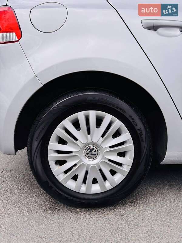 Хэтчбек Volkswagen Golf 2009 в Черкассах