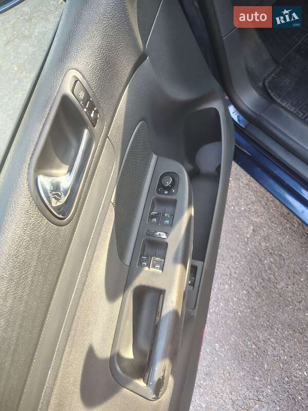 Хетчбек Volkswagen Golf 2004 в Благовіщенську