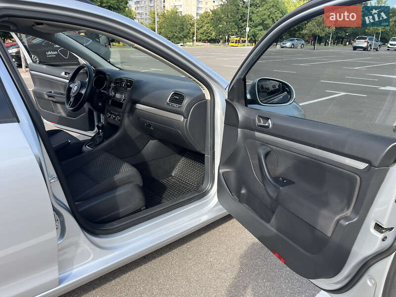 Універсал Volkswagen Golf 2010 в Києві