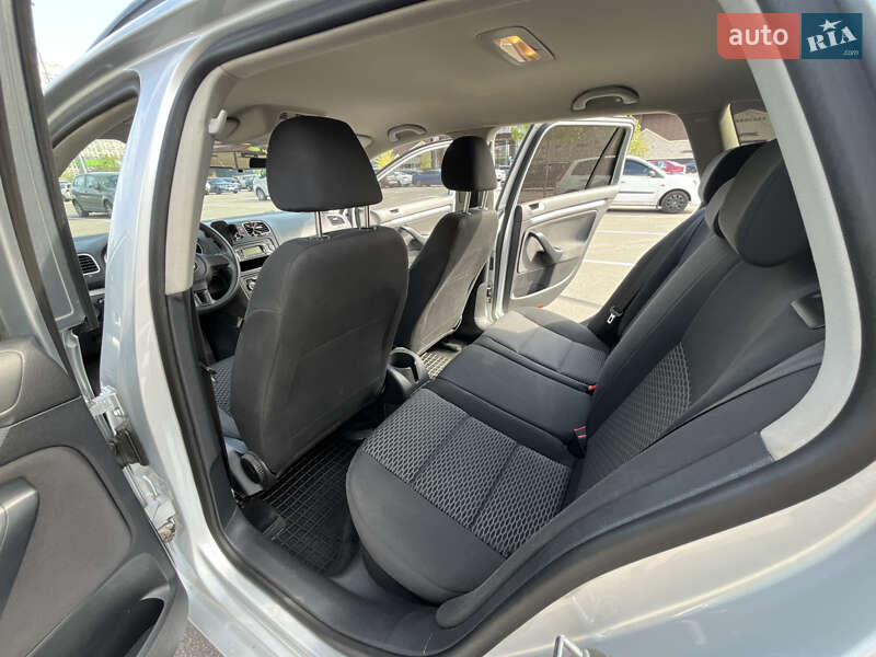 Універсал Volkswagen Golf 2010 в Києві