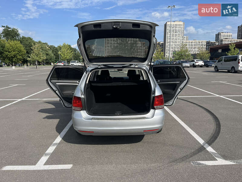 Універсал Volkswagen Golf 2010 в Києві