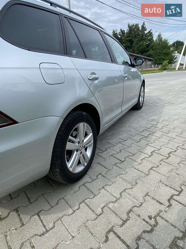 Универсал Volkswagen Golf 2013 в Новояворовске