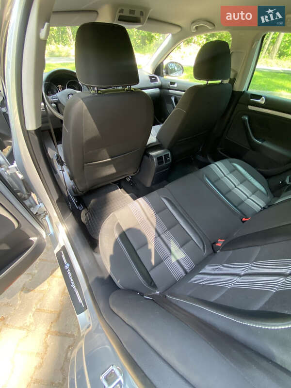 Универсал Volkswagen Golf 2013 в Новояворовске
