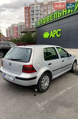 Хэтчбек Volkswagen Golf 1999 в 