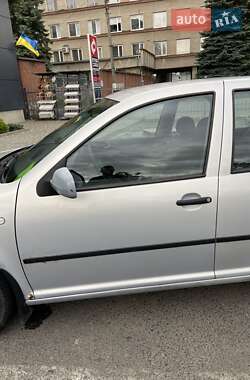 Хэтчбек Volkswagen Golf 1999 в 
