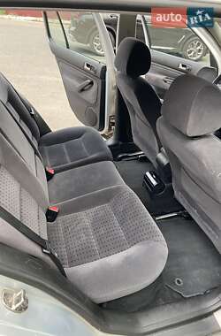 Хэтчбек Volkswagen Golf 1999 в 