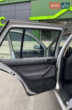 Хэтчбек Volkswagen Golf 1999 в 