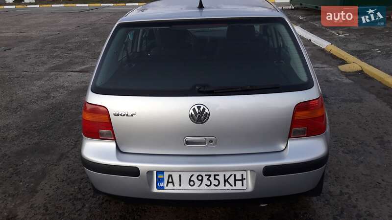 Хэтчбек Volkswagen Golf 2002 в Киеве