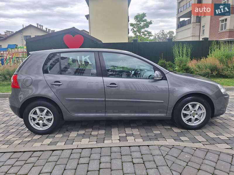 Хетчбек Volkswagen Golf 2006 в Івано-Франківську