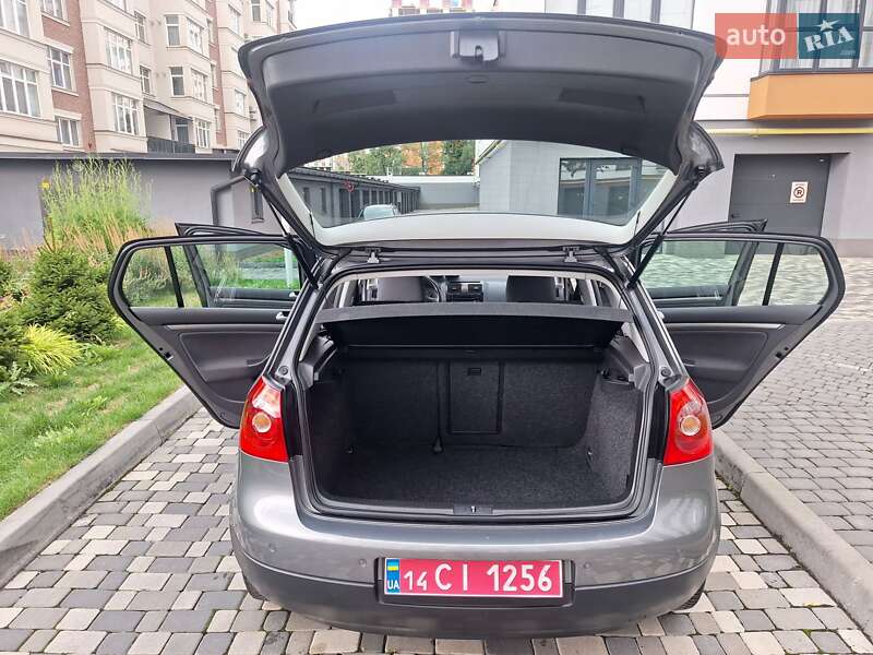 Хетчбек Volkswagen Golf 2006 в Івано-Франківську