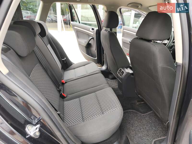 Універсал Volkswagen Golf 2011 в Дніпрі