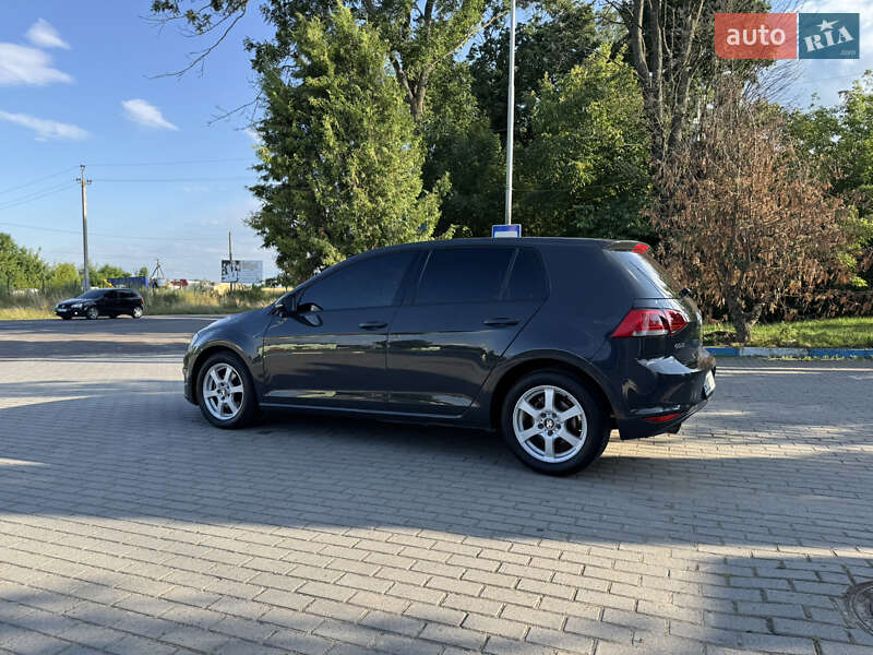 Хэтчбек Volkswagen Golf 2013 в Львове