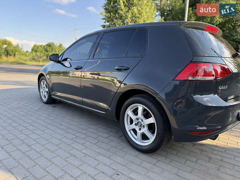 Хэтчбек Volkswagen Golf 2013 в Львове