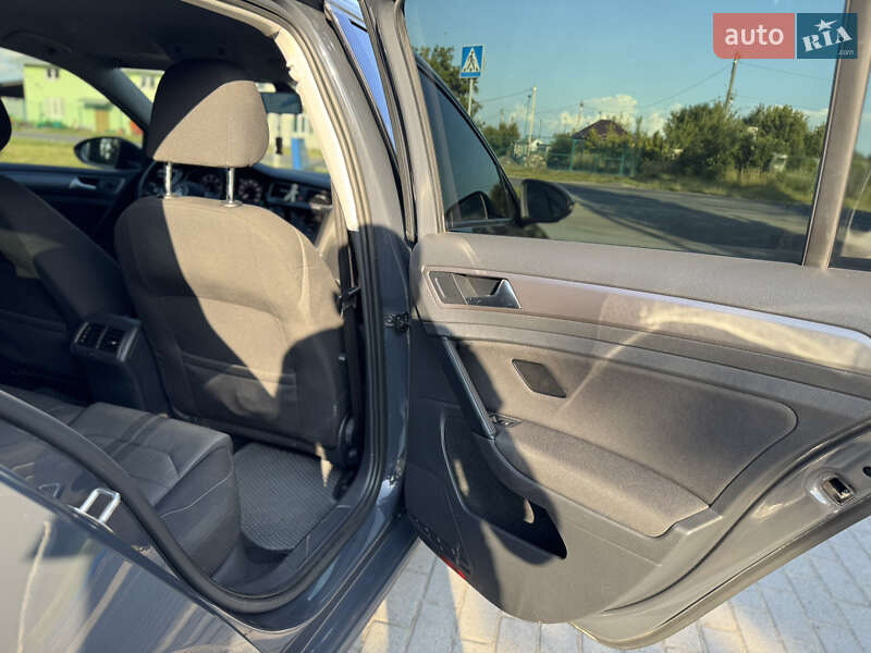 Хэтчбек Volkswagen Golf 2013 в Львове