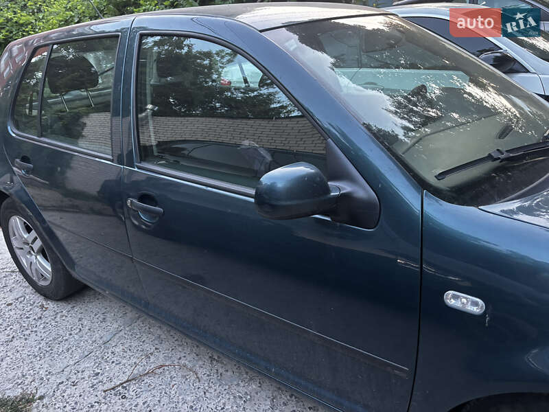 Volkswagen Golf 2003